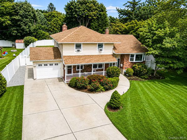 25 Dudley Lane, Kings Park, NY 11754