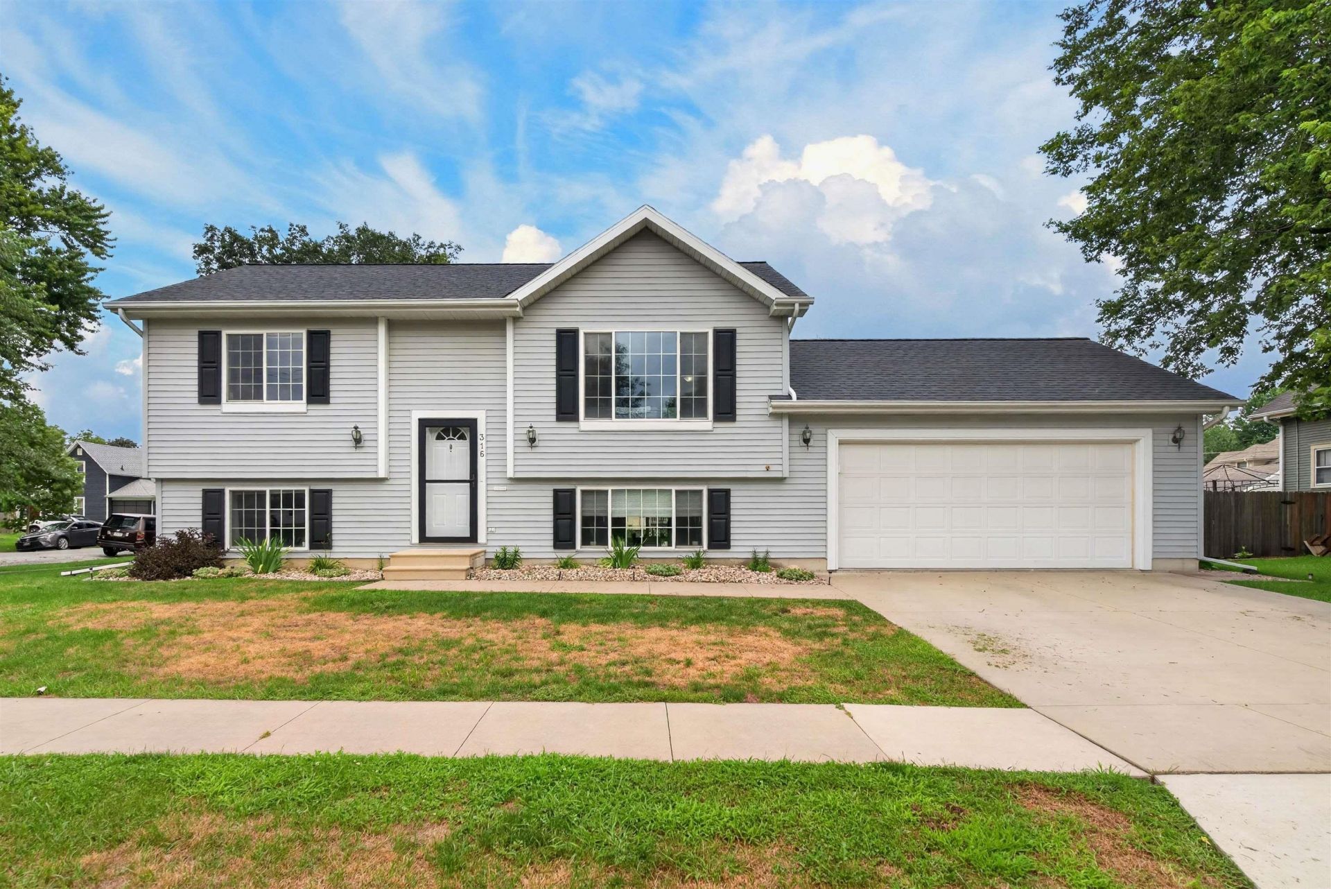316 5th Ave. Nw, Waverly, IA 50677 Main Photo