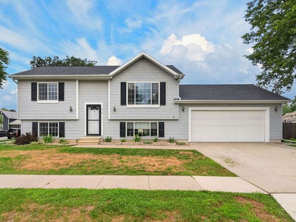 316 5th Ave. NW , Waverly, IA 50677
