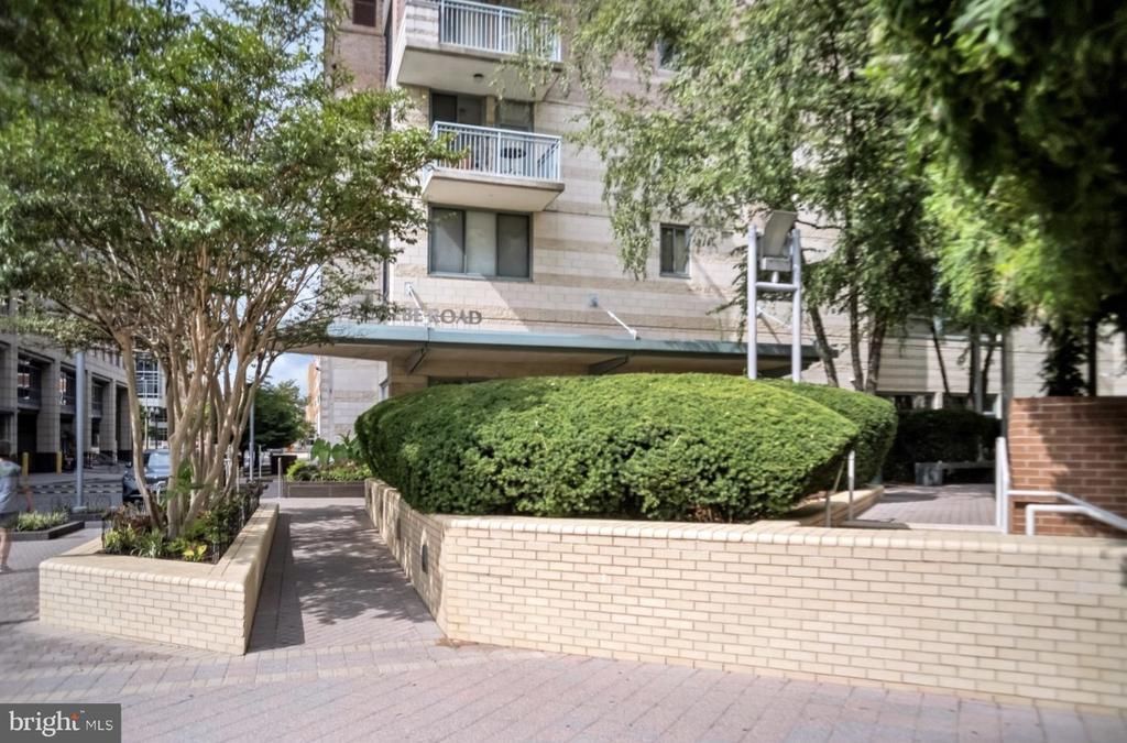 851 N Glebe Road, Unit 402, Arlington, VA 22203 Main Photo