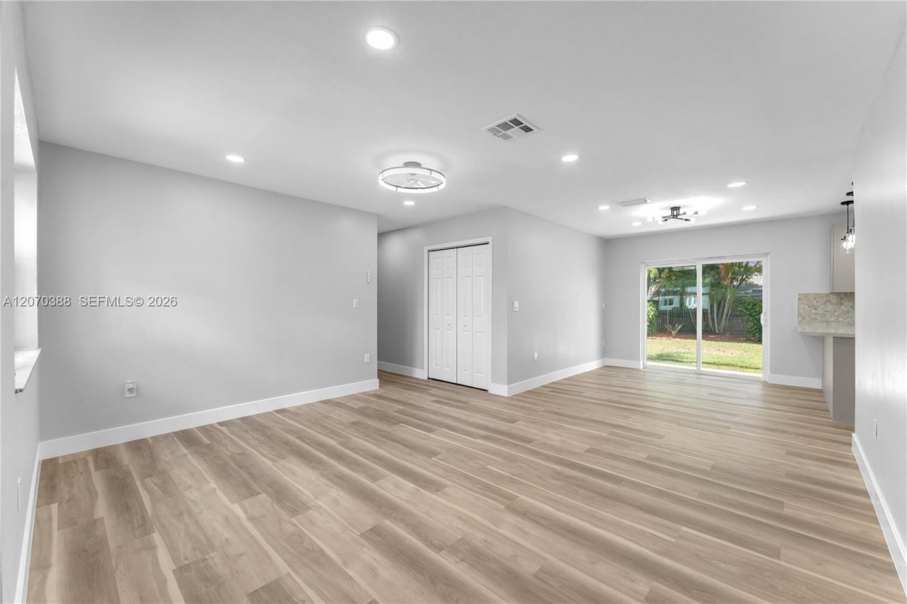 425 NW 17th St , Homestead, FL 33030 Photo