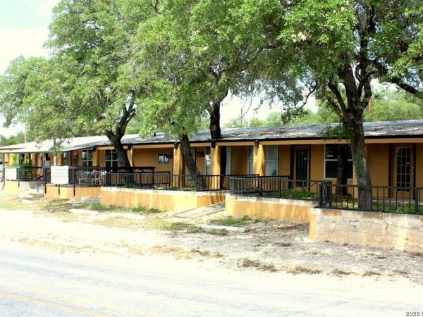 10877 PARK ROAD 37, Unit 1, Lakehills, TX 78063