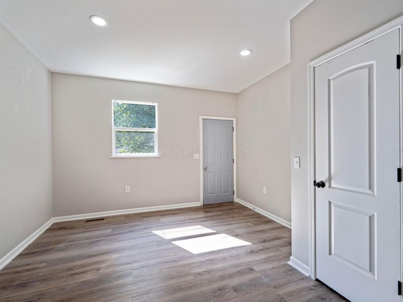 293 W Park Avenue, Columbus, OH 43223 Photo 16