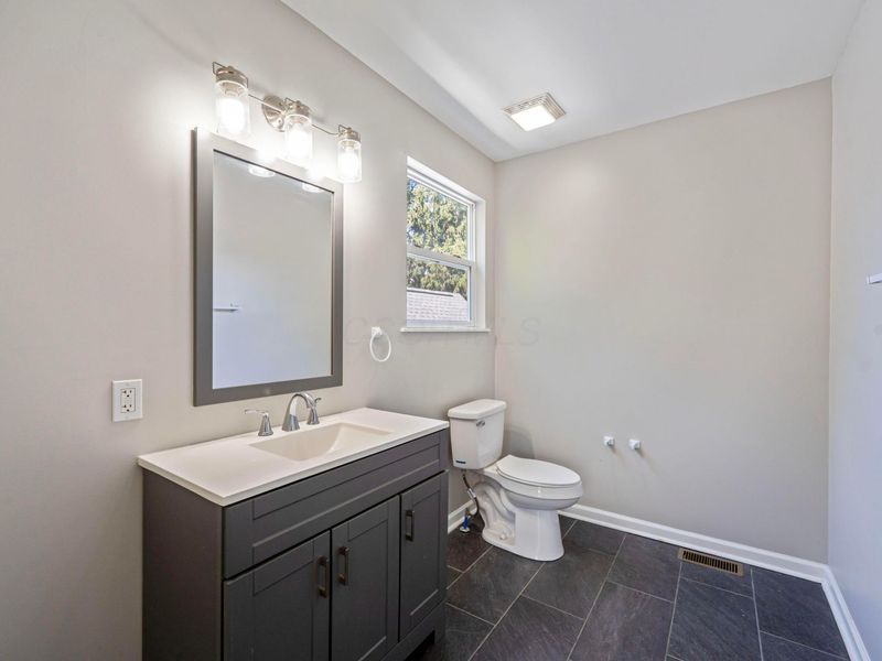 293 W Park Avenue, Columbus, OH 43223 Photo 22