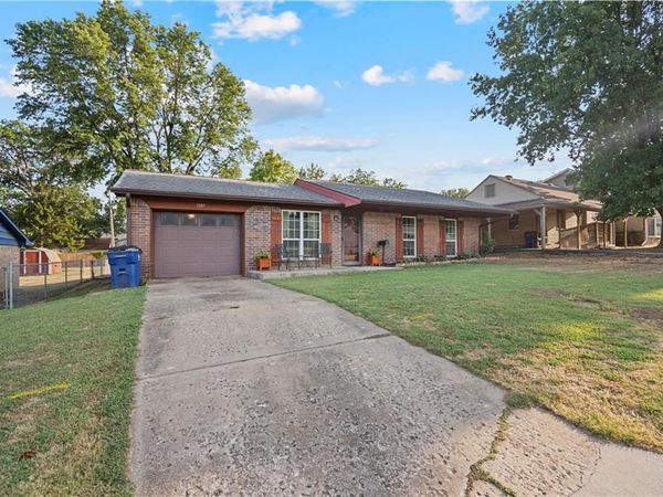 1307 W 1st Street, Coffeyville, KS 67337