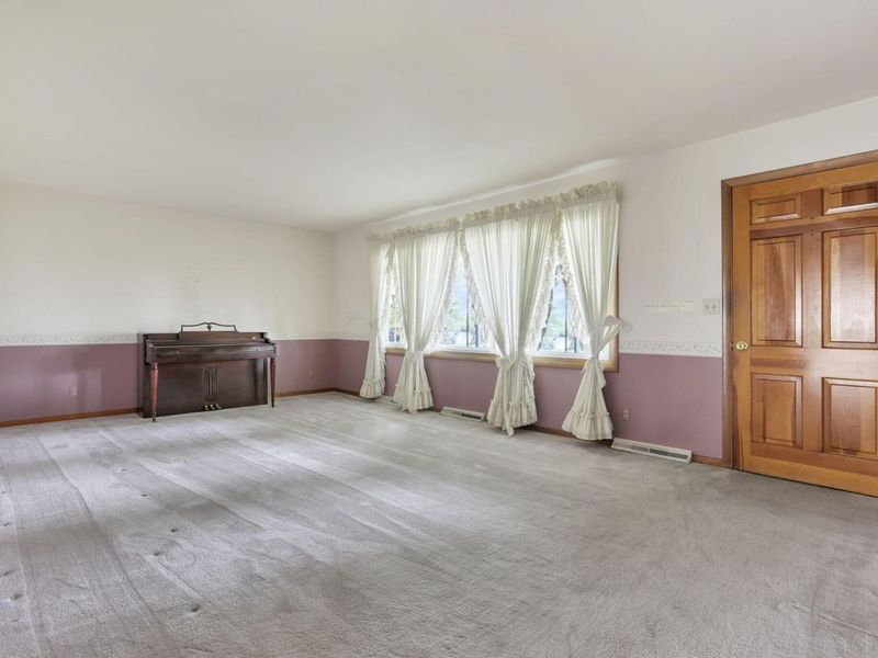 817 Amherst Drive, Urbana, OH 43078 Photo 3