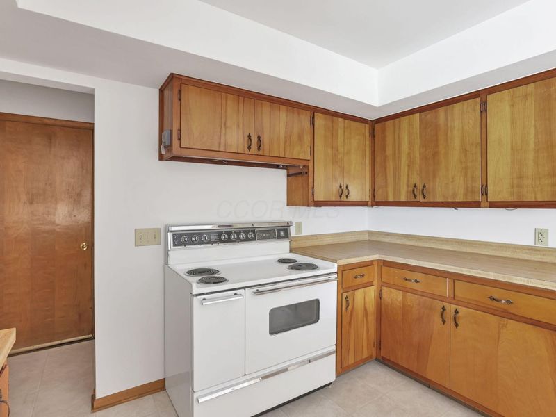 817 Amherst Drive, Urbana, OH 43078 Photo 9