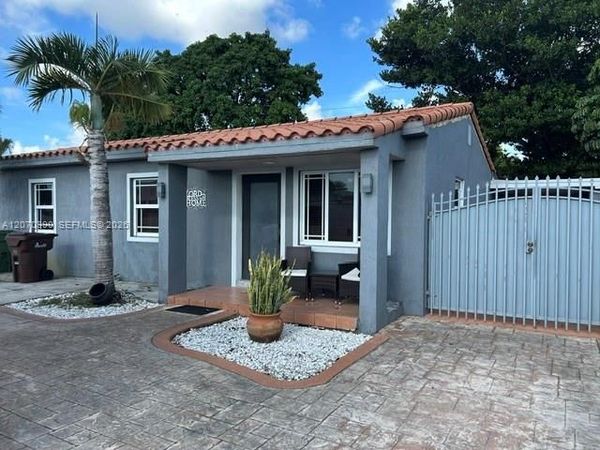 820 E 10th Ave, Hialeah, FL 33010