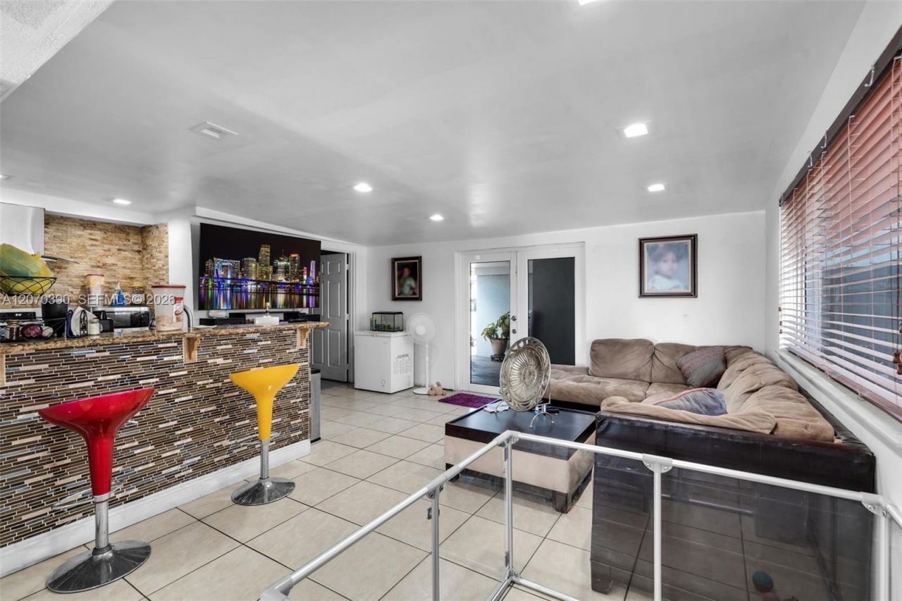 820 E 10th Ave, Hialeah, FL 33010 Photo