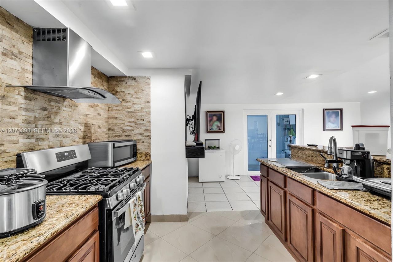 820 E 10th Ave, Hialeah, FL 33010 Photo