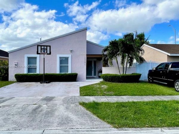 19342 SW 119th Ct , Miami, FL 33177