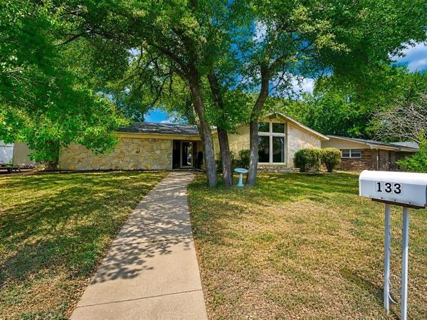 133 Oakhurst Drive, Bedford, TX 76022