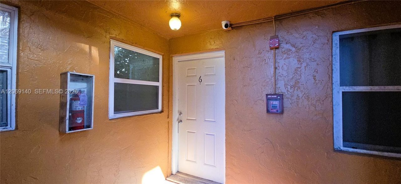 718 SE 8th St, Unit 6, Hialeah, FL 33010 Photo