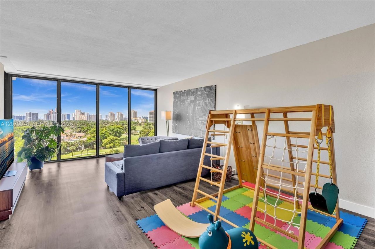3375 N Country Club Dr , Unit 905, Aventura, FL 33180 Photo
