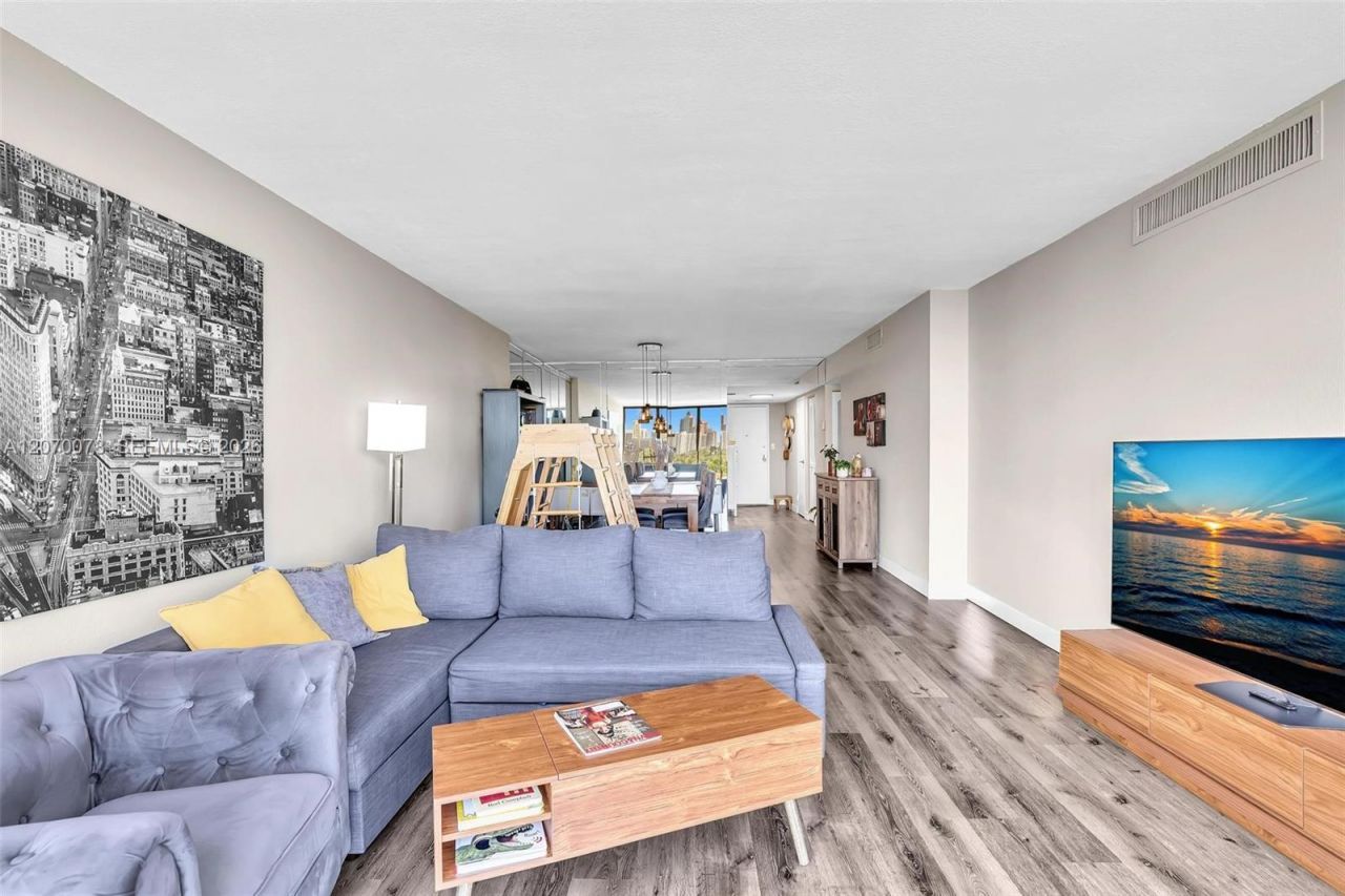 3375 N Country Club Dr , Unit 905, Aventura, FL 33180 Photo