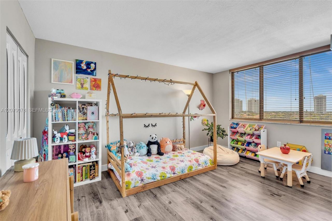3375 N Country Club Dr , Unit 905, Aventura, FL 33180 Photo