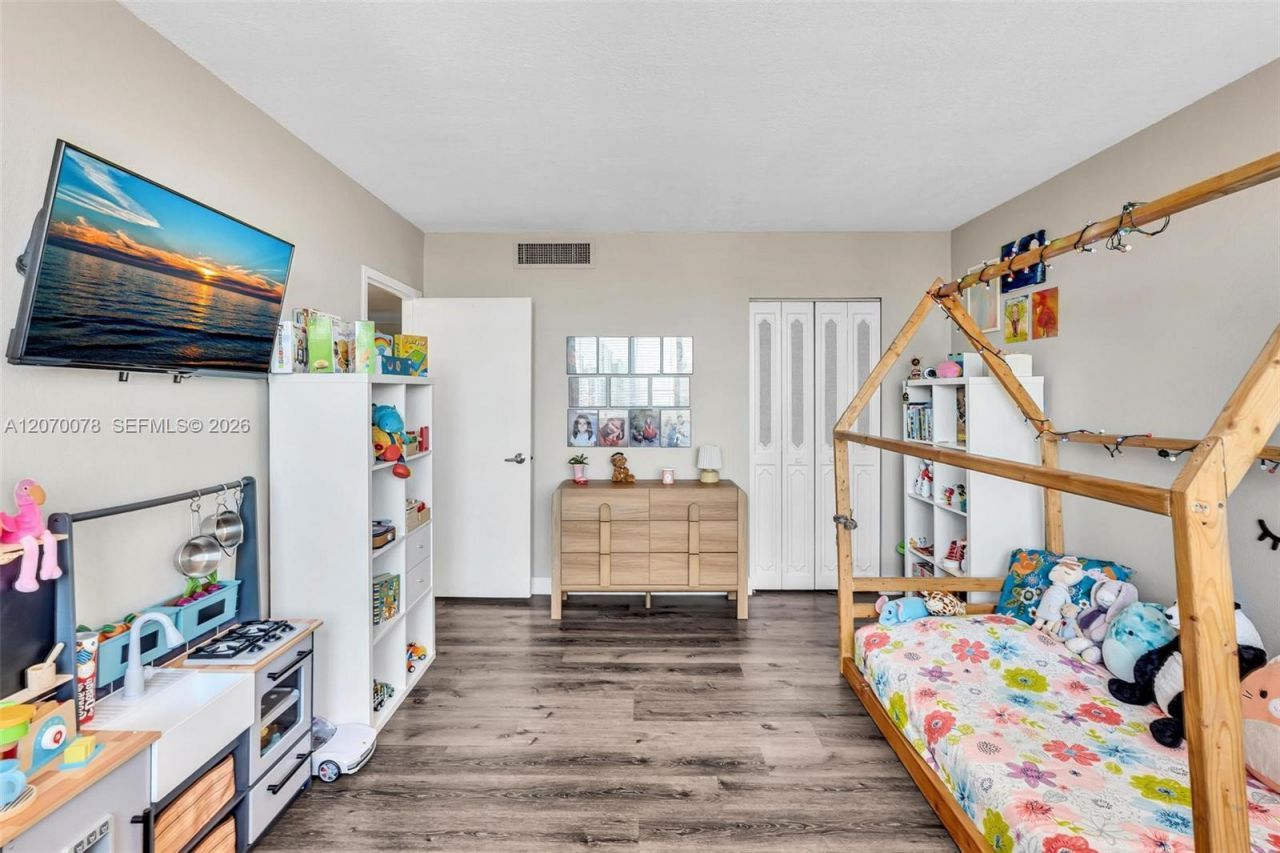 3375 N Country Club Dr , Unit 905, Aventura, FL 33180 Photo