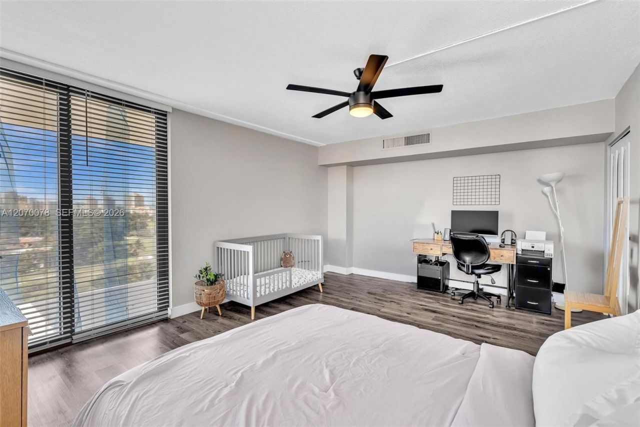 3375 N Country Club Dr , Unit 905, Aventura, FL 33180 Photo