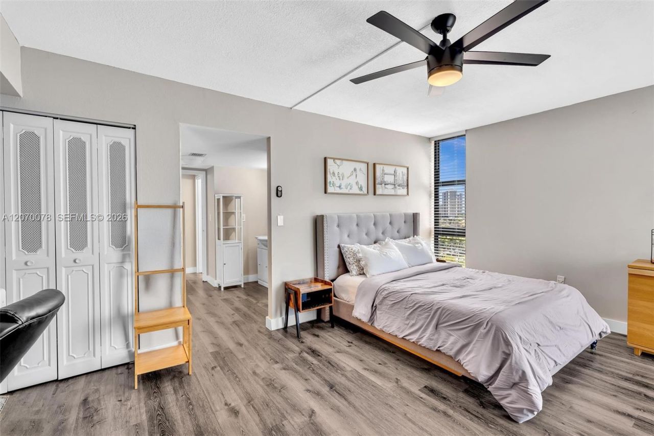 3375 N Country Club Dr , Unit 905, Aventura, FL 33180 Photo