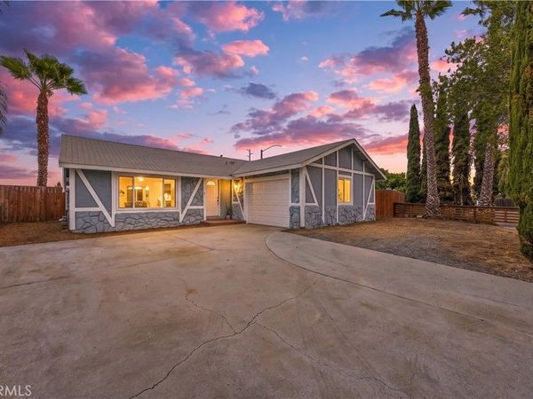 560 W Los Angeles Drive, Vista, CA 92083