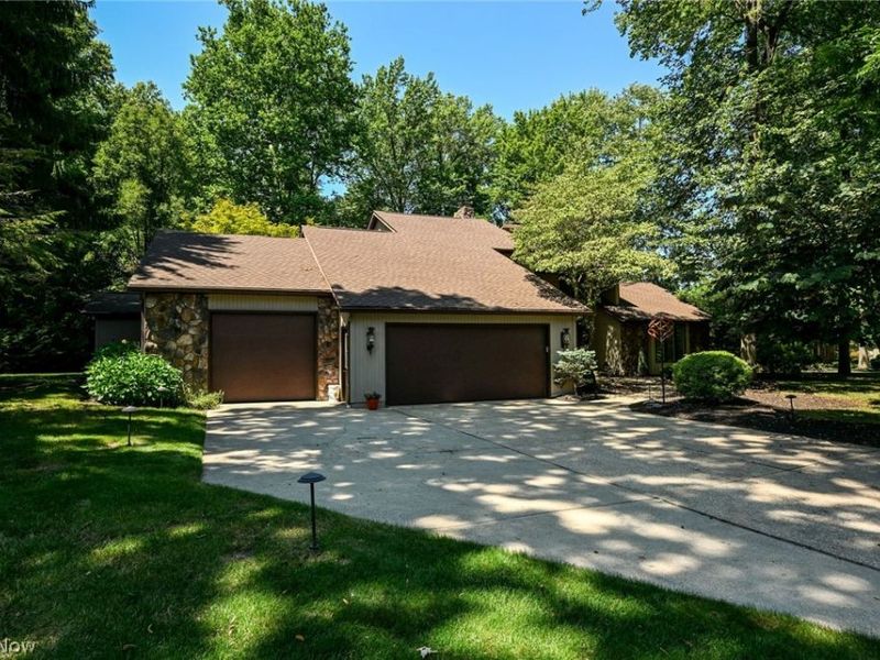 11197 Arrowhead Drive, Grafton, OH 44044 Photo 2