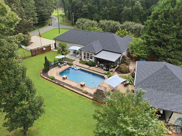 359 Huffstetler Lake Road , Dallas, NC 28034