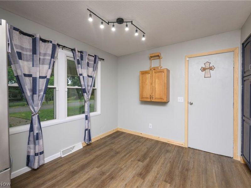 5428 Glenhill Avenue NE, Canton, OH 44705 Photo 4