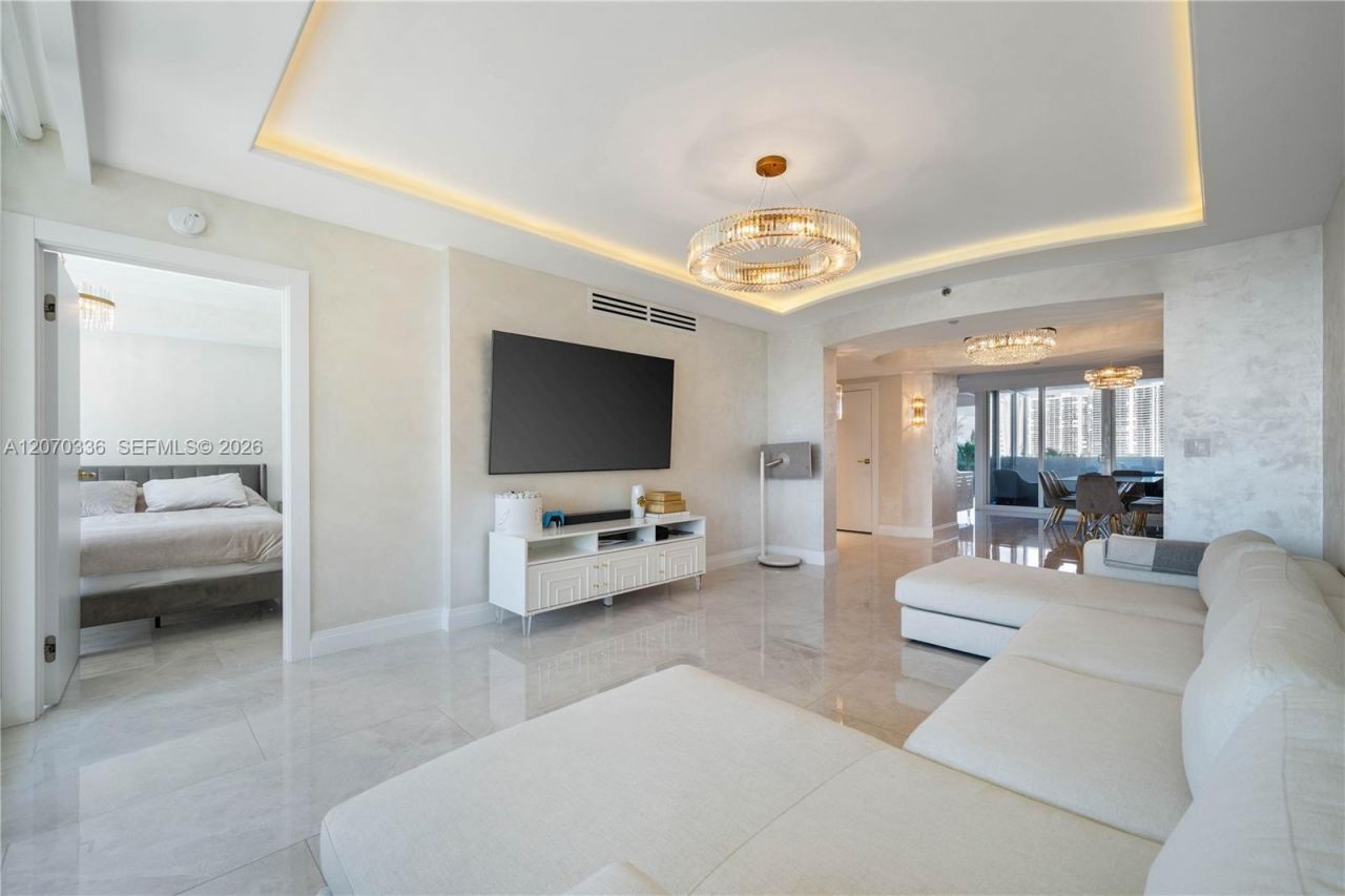 19111 Collins Ave , Unit 403, Sunny Isles Beach, FL 33160 Photo