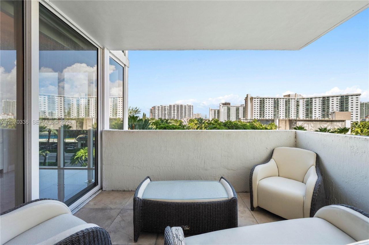 19111 Collins Ave , Unit 403, Sunny Isles Beach, FL 33160 Photo