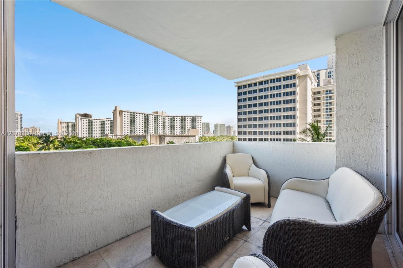 19111 Collins Ave , Unit 403, Sunny Isles Beach, FL 33160 Photo
