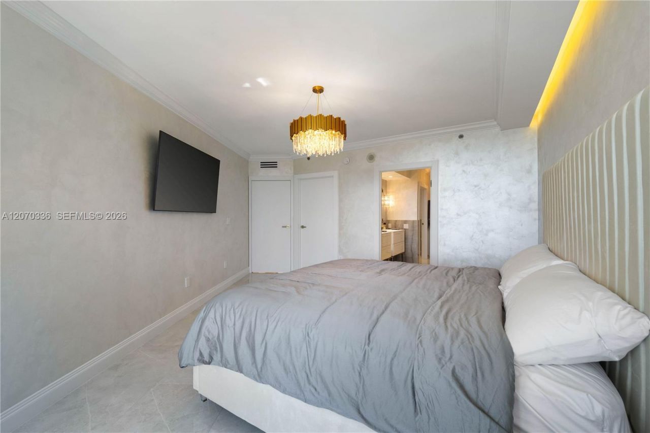 19111 Collins Ave , Unit 403, Sunny Isles Beach, FL 33160 Photo