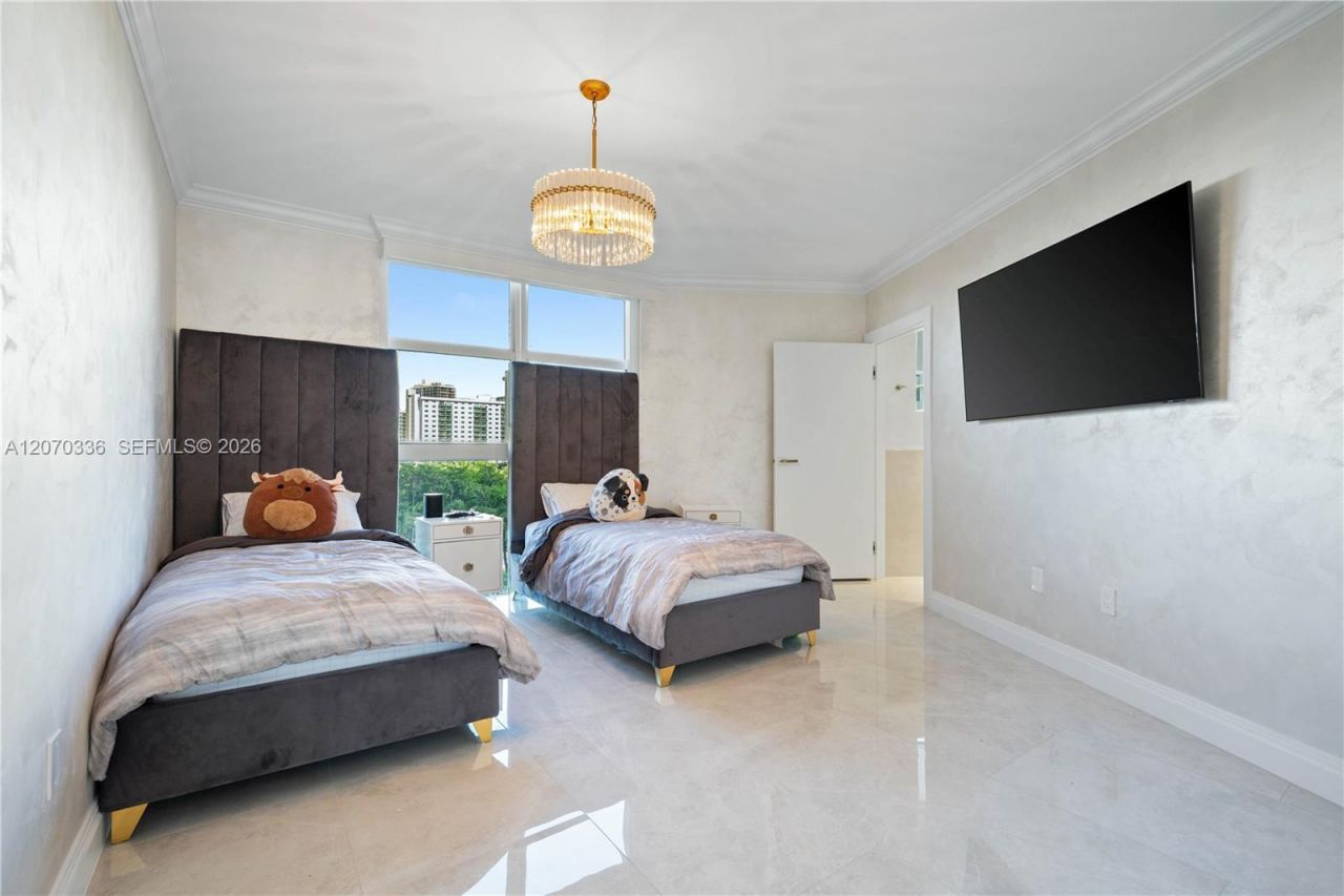 19111 Collins Ave , Unit 403, Sunny Isles Beach, FL 33160 Photo