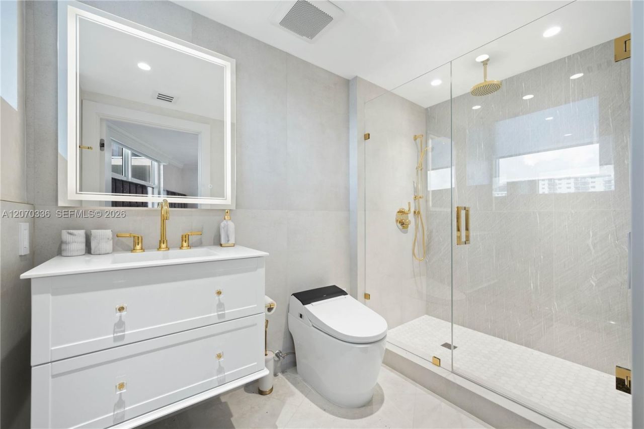 19111 Collins Ave , Unit 403, Sunny Isles Beach, FL 33160 Photo