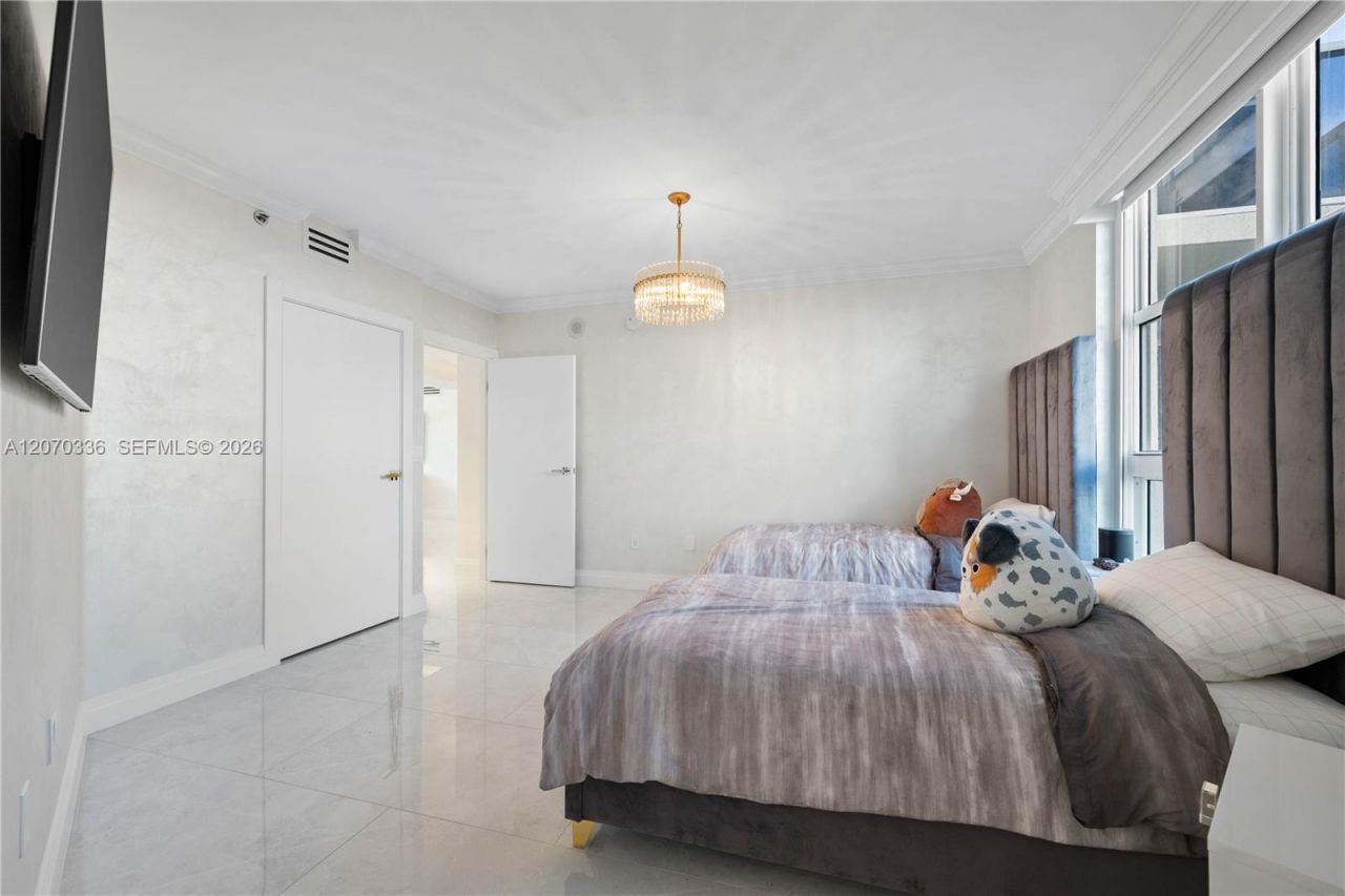 19111 Collins Ave , Unit 403, Sunny Isles Beach, FL 33160 Photo