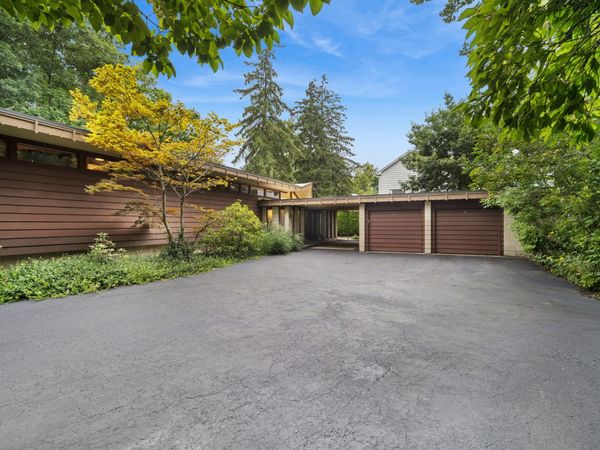 1120 Ridgewood Drive, Highland Park, IL 60035