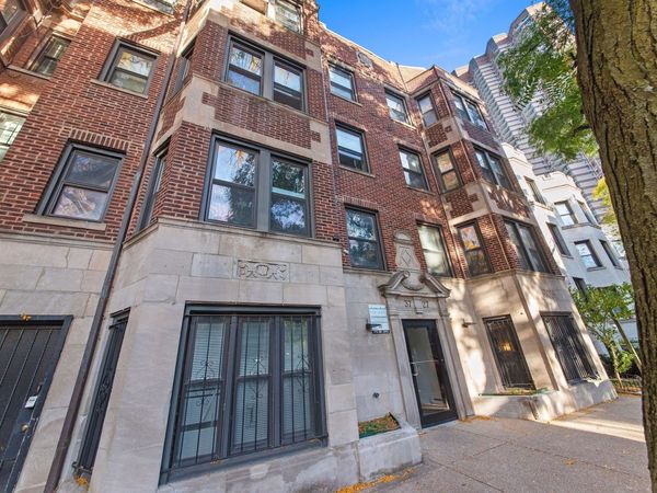 3727 N Pine Grove Avenue , Unit 102, Chicago, IL 60613