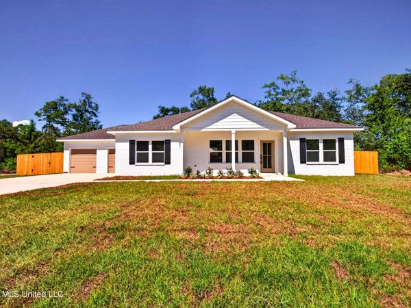522 Main Street, Ocean Springs, MS 39564