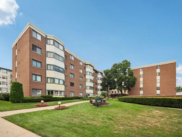 5500 Lincoln Avenue, Unit 107, Morton Grove, IL 60053