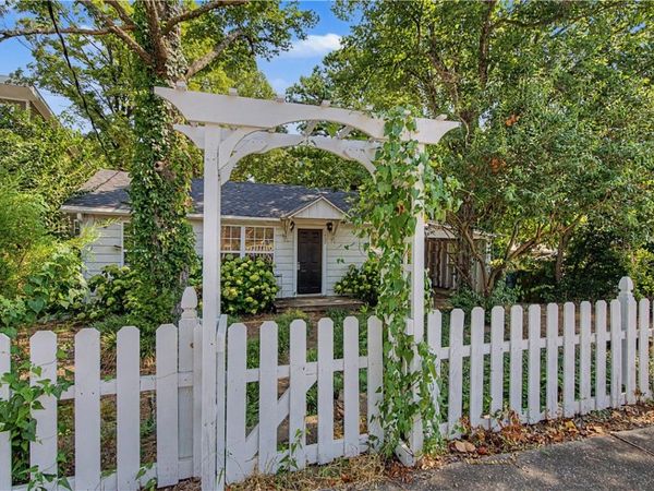 1432 Van Buren Avenue , Fayetteville, AR 72701