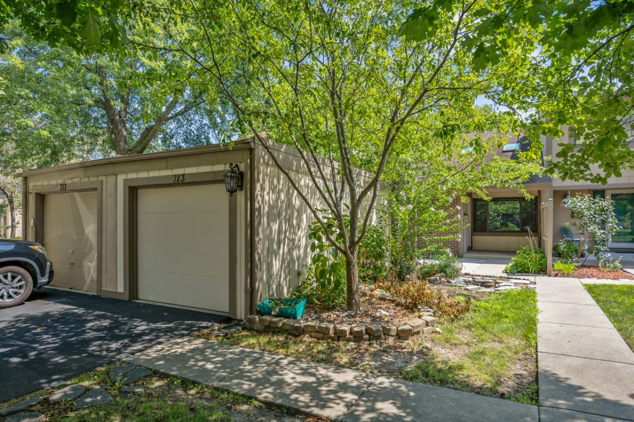 713 Acadia Court, Roselle, IL 60172 Main Photo