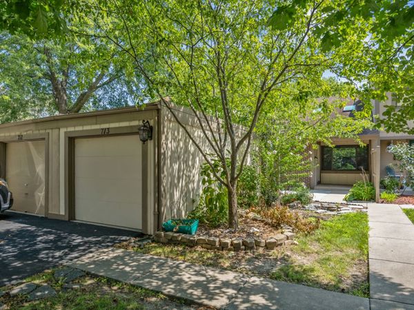 713 Acadia Court , Roselle, IL 60172