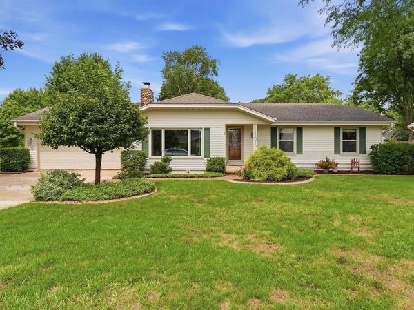 16010 W Cynthia DRIVE, New Berlin, WI 53151