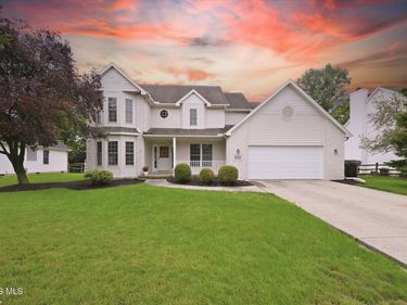8127 Silverstone Drive, Waterville, OH 43566