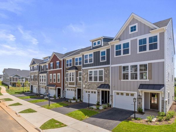 276 GIBRALTAR DR, Waynesboro, VA 22980