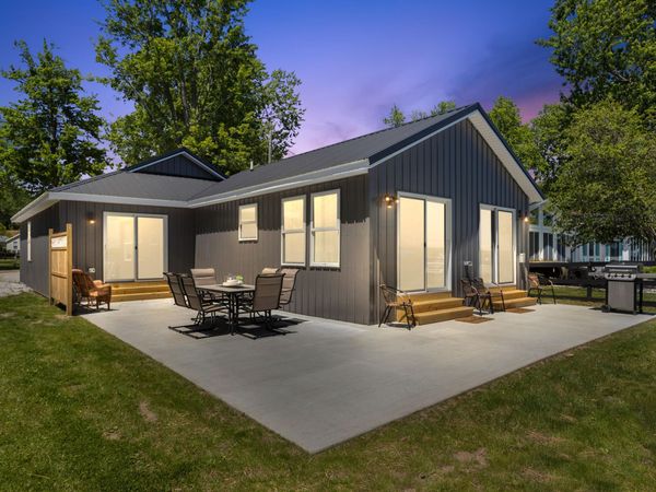 2751 Russell Drive, Wayland, MI 49348