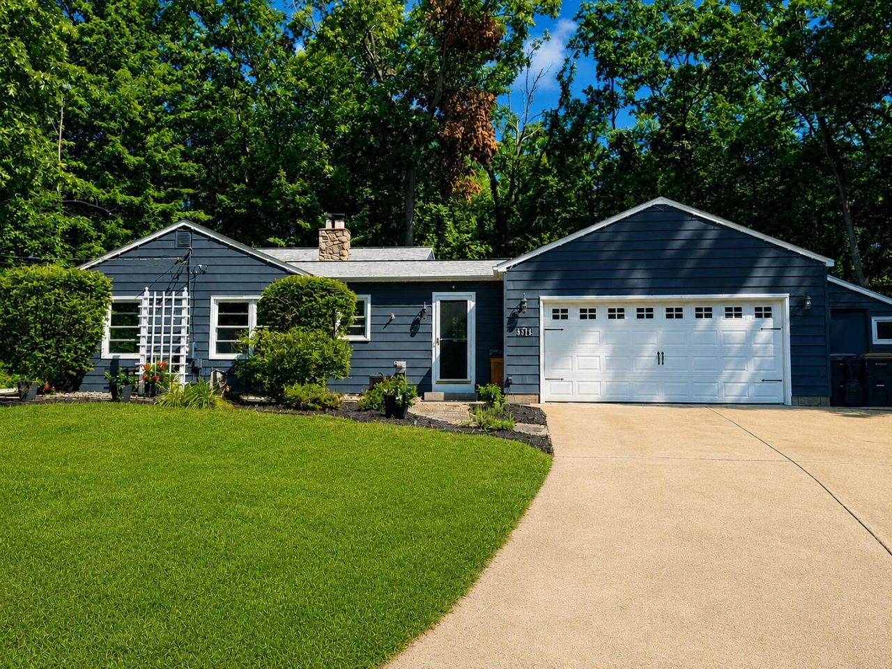 8978 Wendalyn Way, Kalamazoo, MI 49009 Main Photo