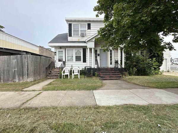 1112 N 1st Avenue, Escanaba, MI 49829