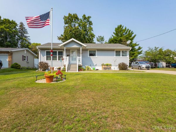 2105 17th Street, Menominee, MI 49858