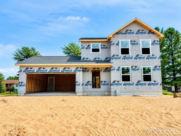 521 S 32nd Street, Escanaba, MI 49829