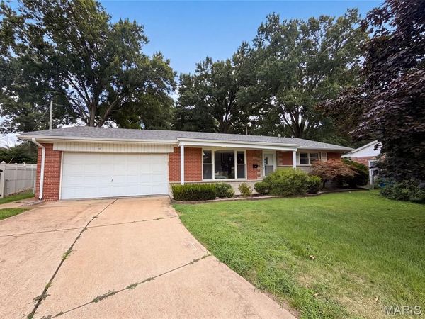 871 Wycliffe Court , St Louis, MO 63125